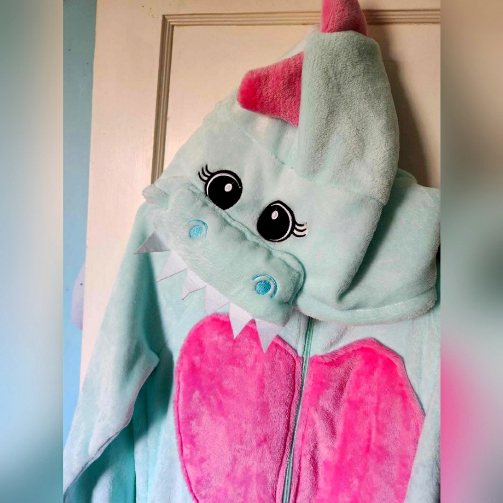 💖🦕NWOT Cute Dragon/Dinosaur Onesie 🦕 💖